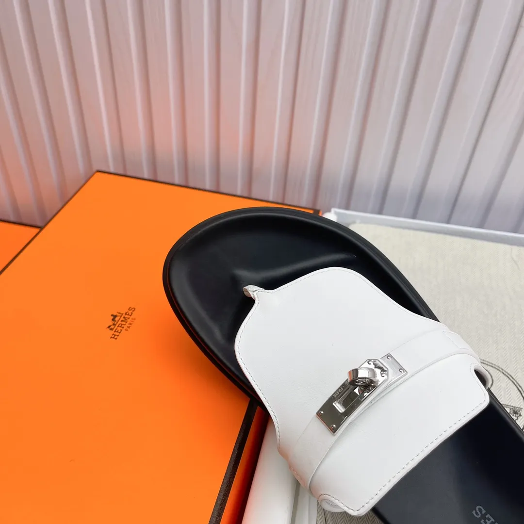 👟👟Ex-factory price 480👟👟 High version of Hermes 🐎The extremely popular couple's second uncle slippers/the latest snake print sandals and slippers, paired with various colorful socks, so trendy!  ———————— Upper: imported cowhide/Lining: imported cowhide Outsole: Tpu non-slip and wear-resistant outsole Female 36-46.